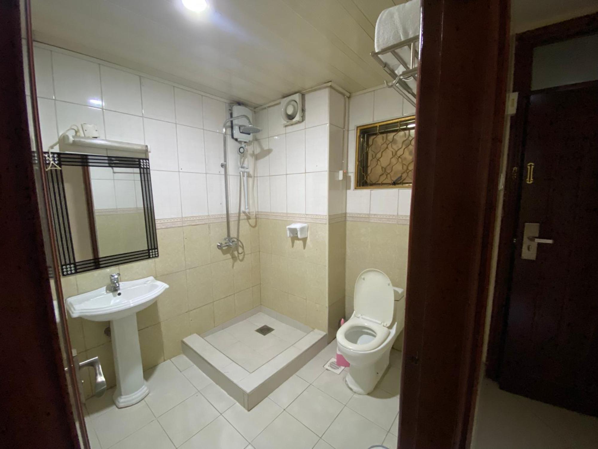 La Grande Hotel Kampala Kültér fotó