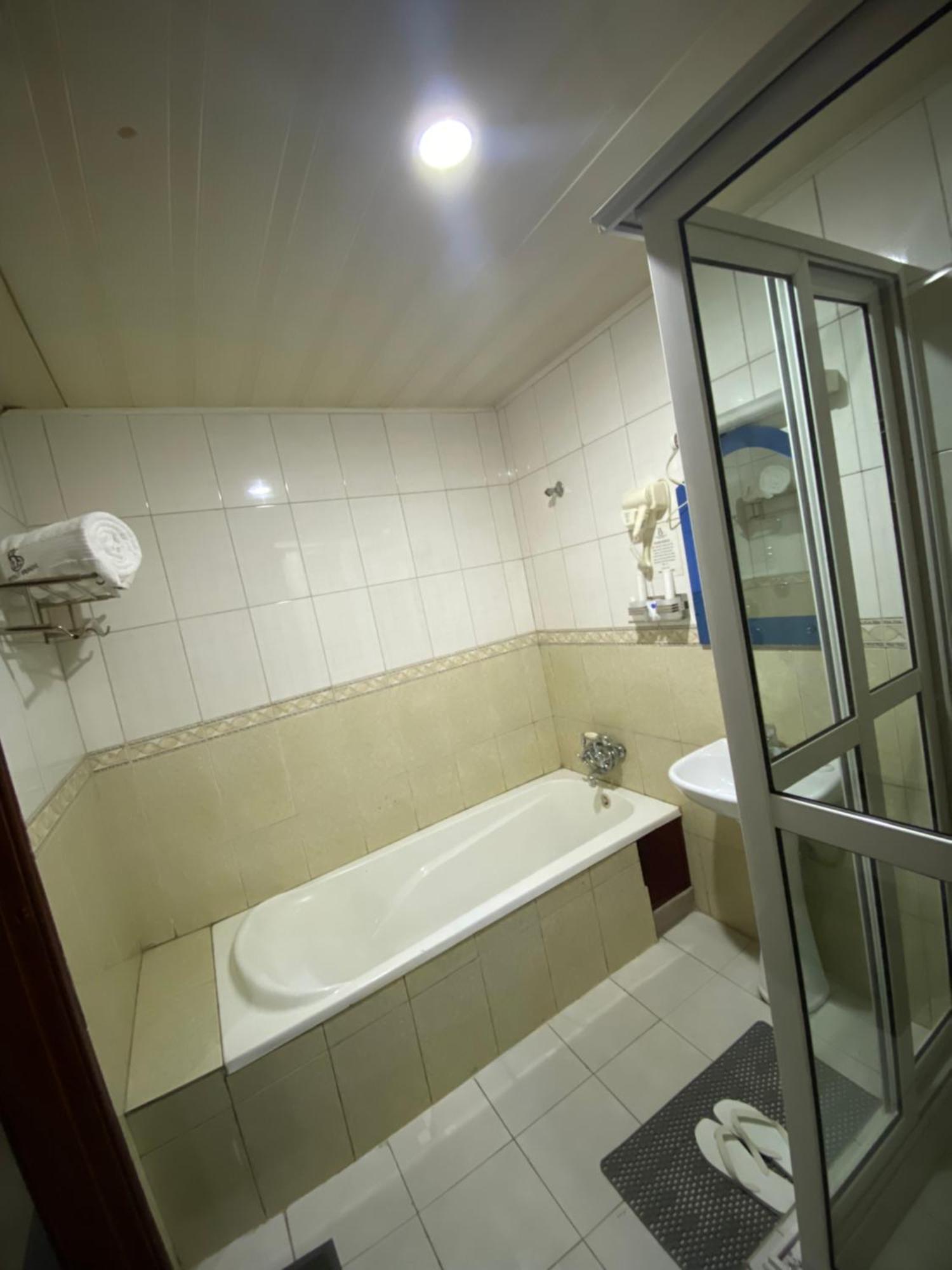 La Grande Hotel Kampala Kültér fotó