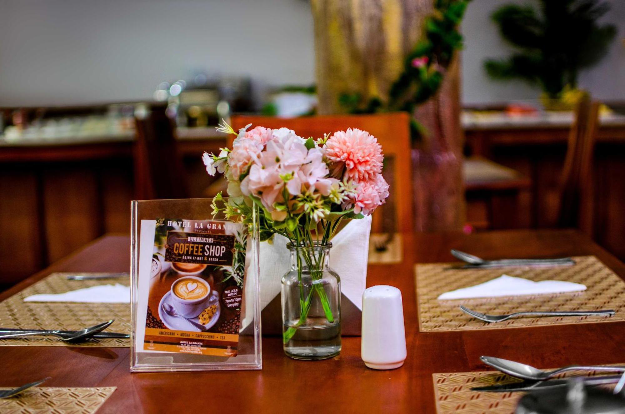 La Grande Hotel Kampala Kültér fotó